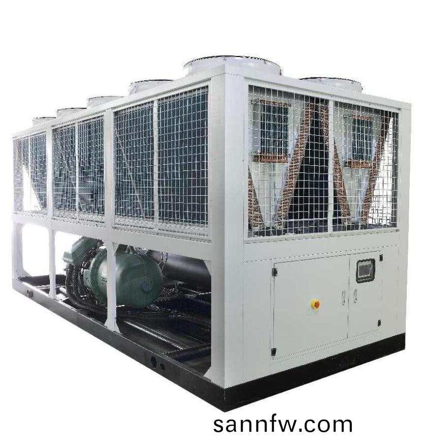 工(gong)業冷(leng)水機