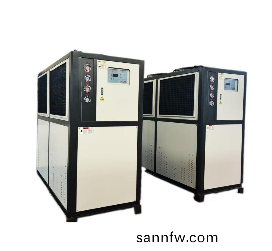 30HP低(di)溫水冷(leng)式冷水機(ji)
